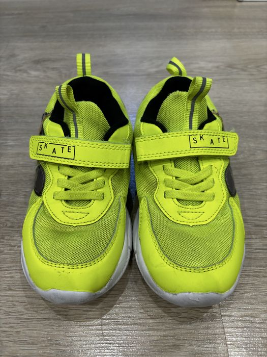 Продам летние кроссовки для мальчика