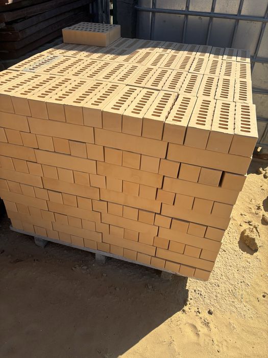 Кирпич силикат сатылады.