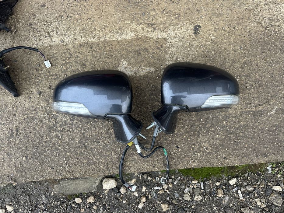 Огледало/Огледала за Тойота Авенсис Т27- ел прибиране!