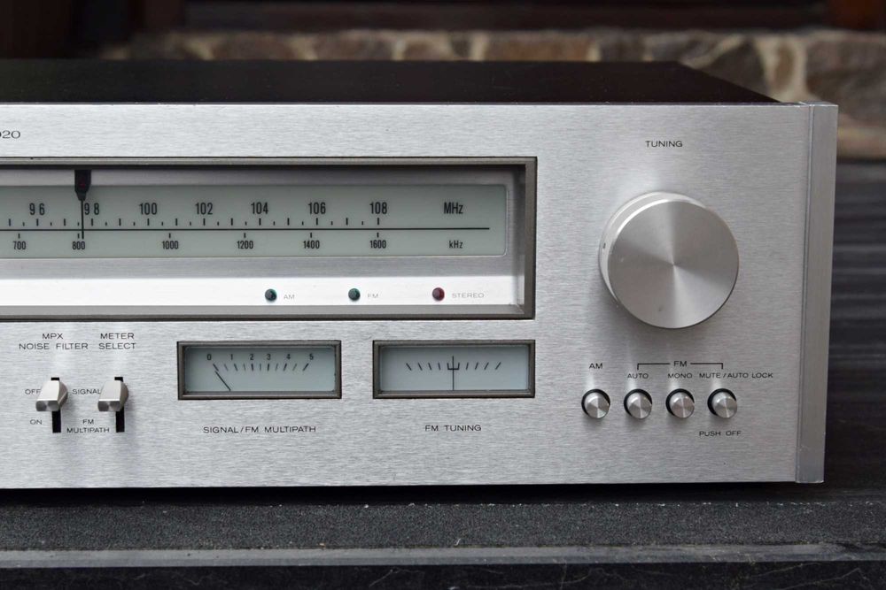 Tuner Hitachi FT-920, radio vintage