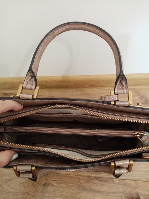 Дамска чанта Guess, цвят таупе