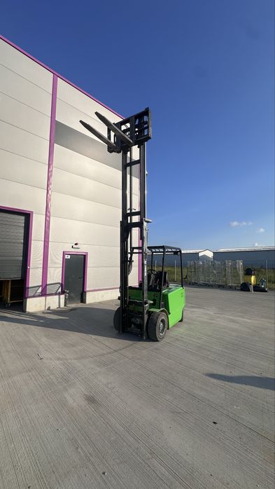 Stivuitor electric CATERPILLAR EP30K Tonaj Mare