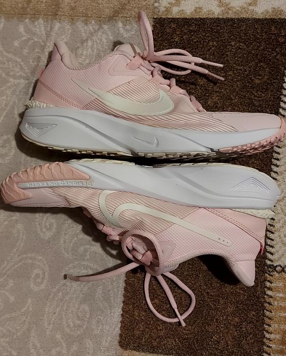 Маратонки nike 39 номер