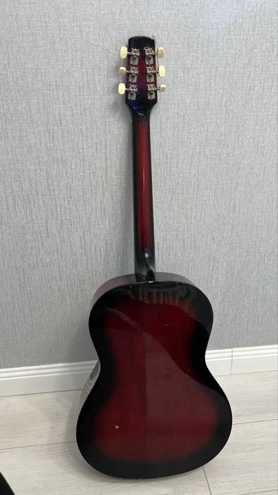 Гитара Акустика б/у состояние играл сам 2 года продаю