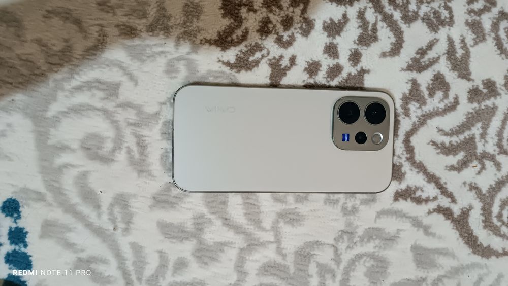 Vivo v70 12/256 kafolati 1 yil