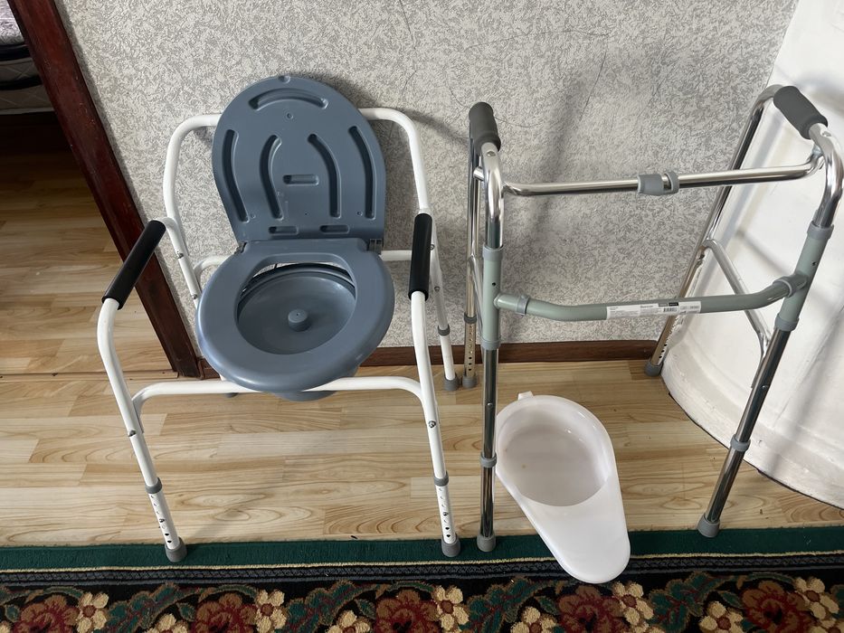 Продам Биотуалет и Ходунок