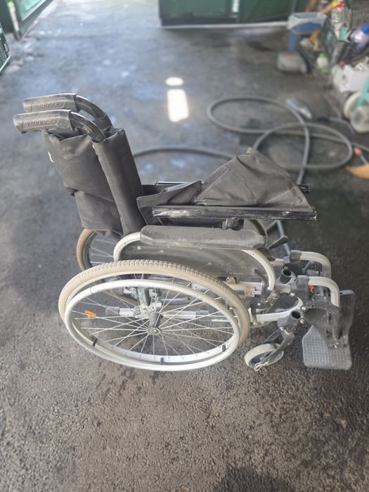 Продам инвалидную коляску