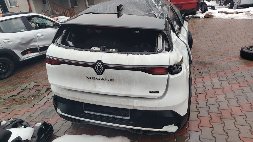 Vând Renault Megane E Tech avariat electric 60 kw  an 2023