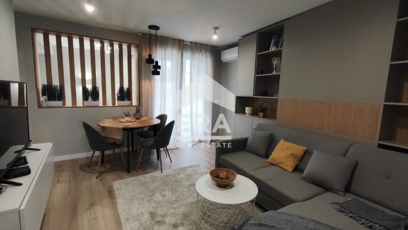 Продава се Тристаен апартамент в Варна, Спортна зала - 95 кв.м за 10 €/кв.м - Снимка #1