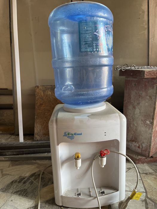 Кулер для воды.