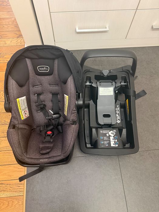 Детское автомобильное кресло Evenflo