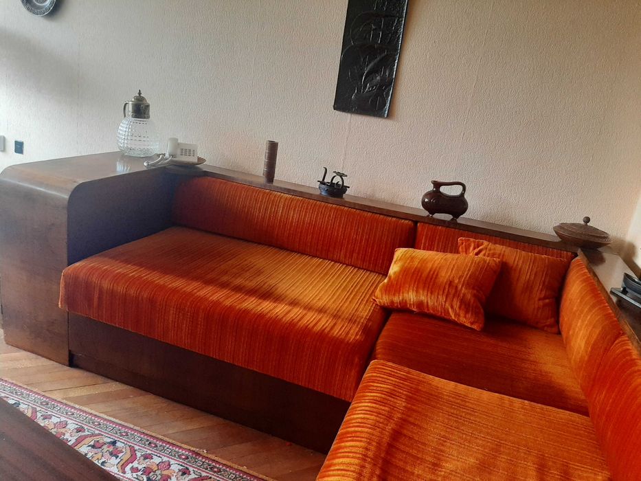 Старинни мебели от орех, бюфет, холов ъгъл + 2 фотьойла и 1 табуретка