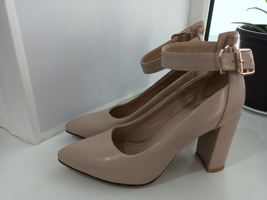 Продам туфли  в отличном состоянии 39 размер