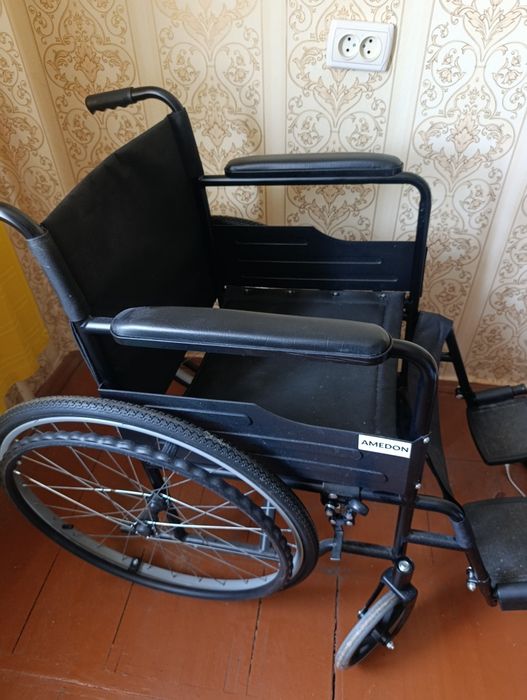 Коляска инвалидная и ходунки