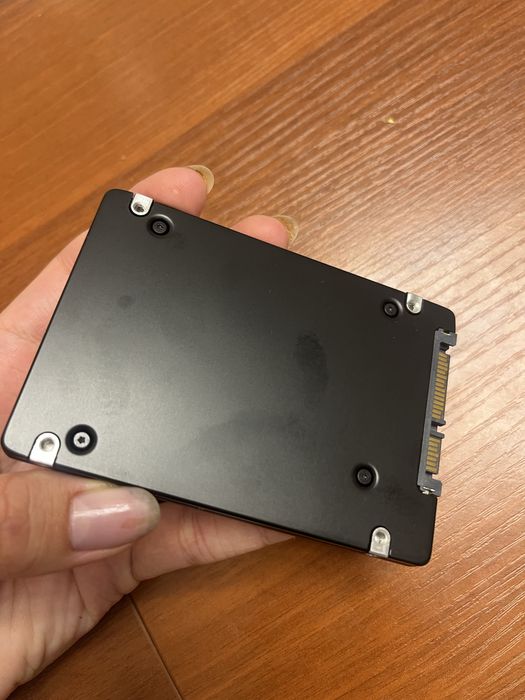 Продаю новый диск sata ssd на 480 gb