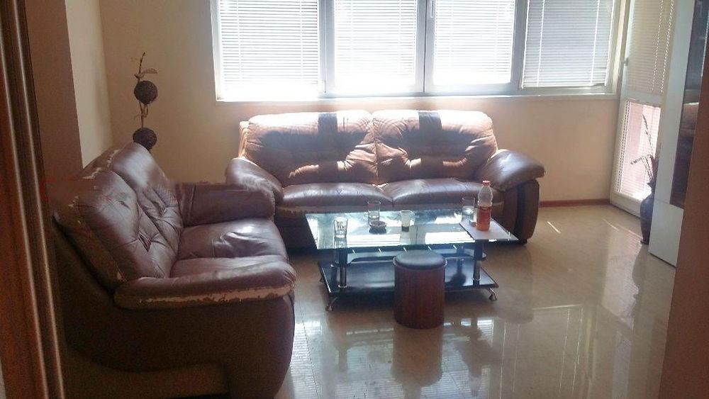 Дава се под наем Тристаен апартамент в София, Надежда 2 - 114 кв.м за 650 € - Снимка #1