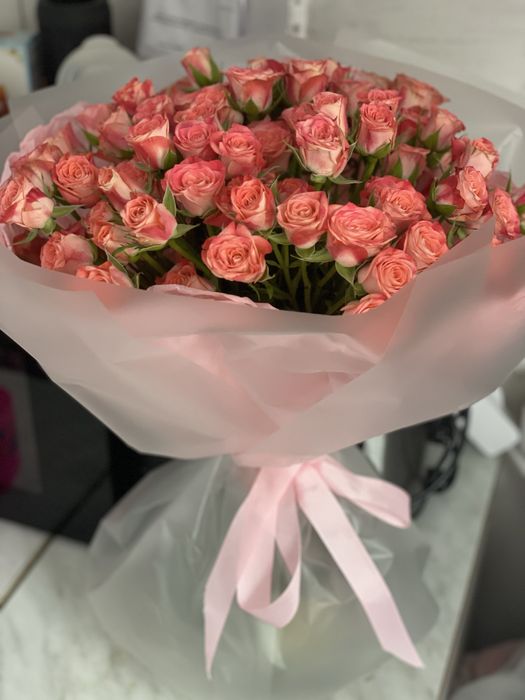 Букет цветов из кустовых роз