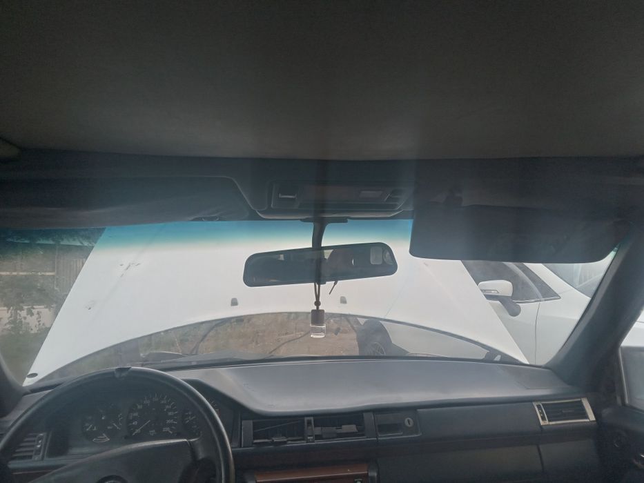 Продам потолок  оригинал 124 мерседес