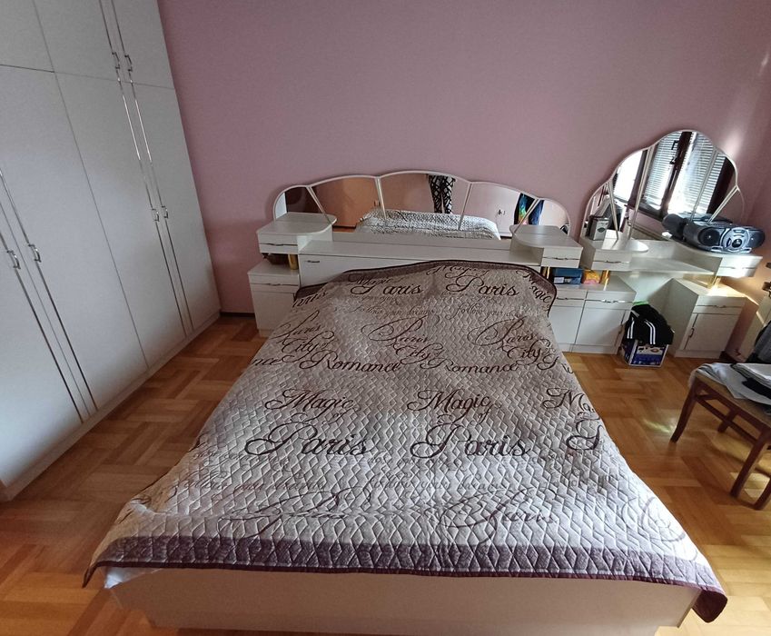 Спален комплект от гардероб,спалня и секция