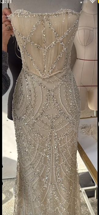 Официална рокля                                                      .