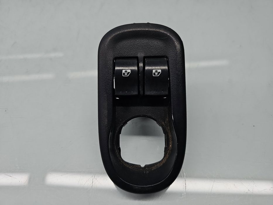 Butoane comanda geamuri sofer Renault Kangoo 2 [Fabr 2008-prezent] 820