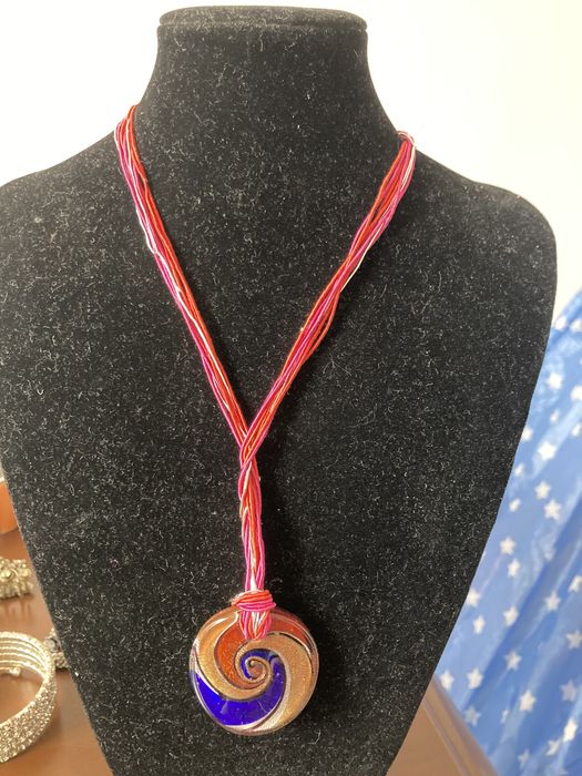 Colier rosu cu pandativ