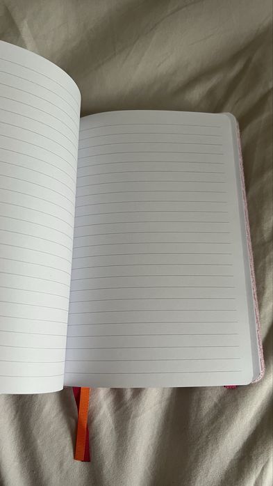 Agenda roz pufoasa
