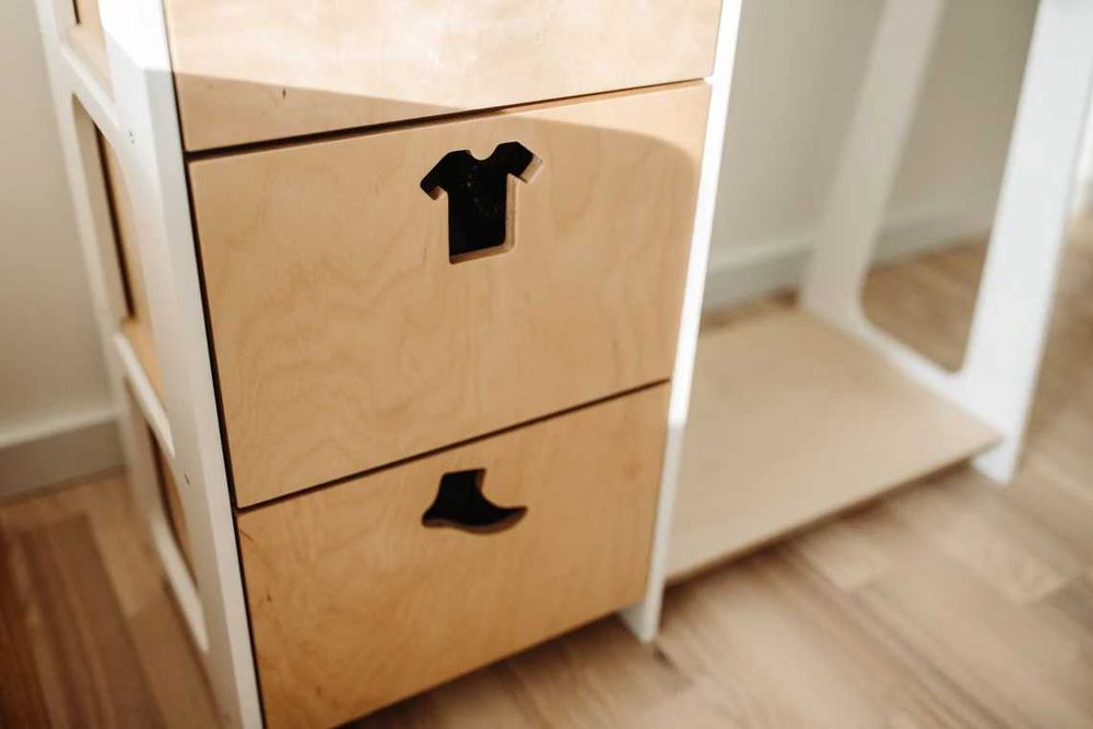 Детска закачалка за дрехи с шкафчета