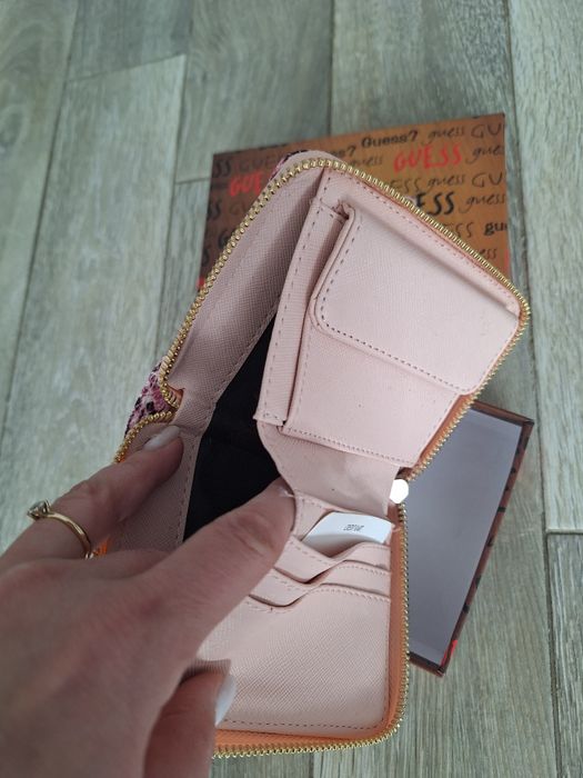 Portofel Guess dama- roz