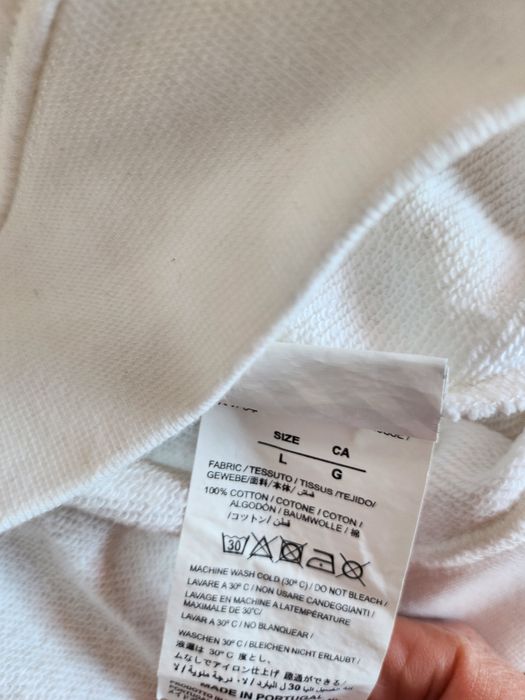 Бяла суитшъртна блуза