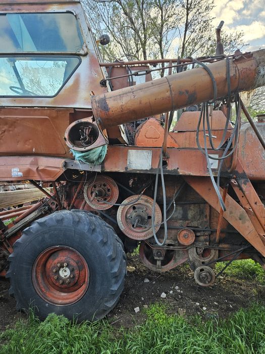 Два комбаина Нива СК5