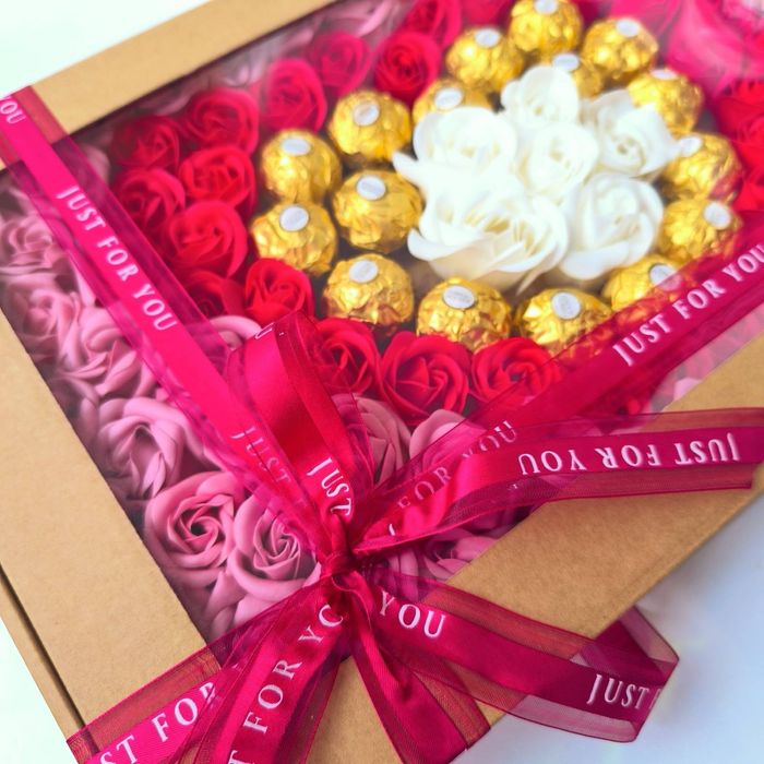 Луксозен подарък от сапунени цветя и бонбони, св.Валентин, Рожден ден