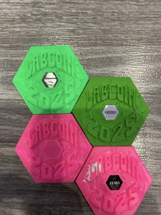 Продавам лаб койни