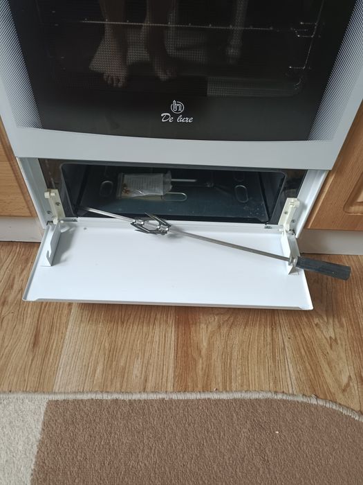 Продам срочно кухонную плиту De Luxe