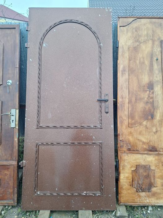 Продам входную железную дверь