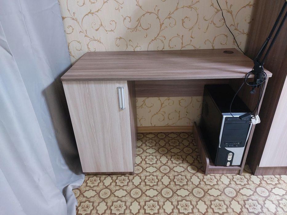 Стенка гостиная и компьютерный стол