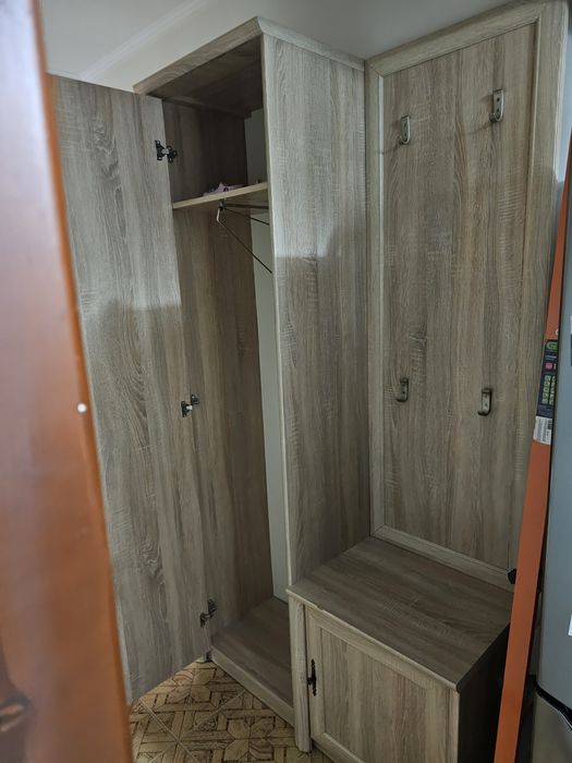 Шкаф в прихожей бу