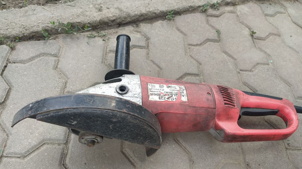 Продам  электро Болгарку 180мм