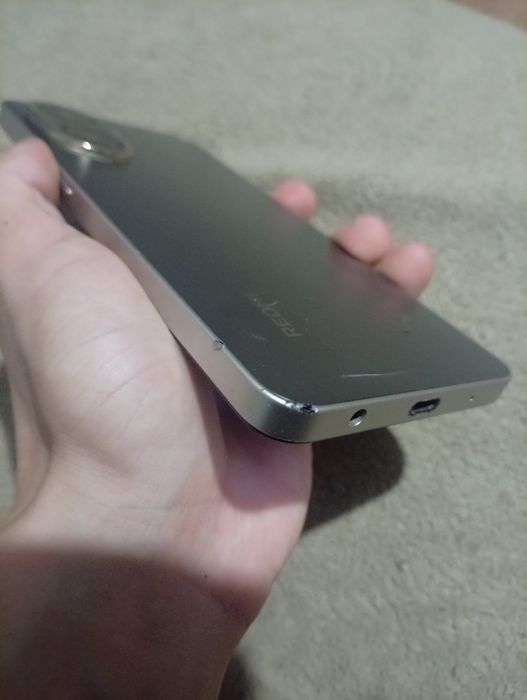 Продам Redmi A5 4+2/128