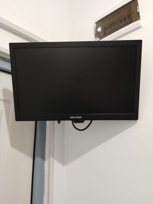 Продаю свои камеры видеонаблюдение 3 штуки и монитор Hikvision