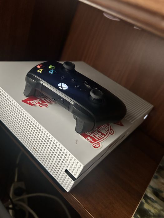 Xbox one S 1TB + 1 controller + 19 jocuri