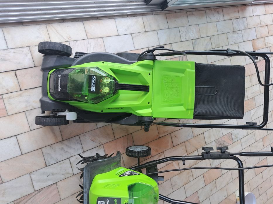 Mașina de tuns iarba Greenworks 40v