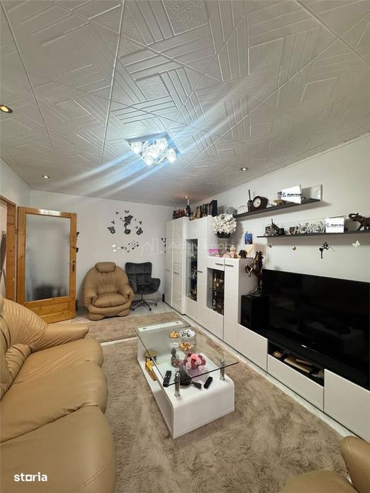 2 camere - Etaj 2 - Piata - Loc de parcare propriu