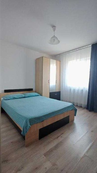 Apartament 3 camere, zona centrala, langa Vama.