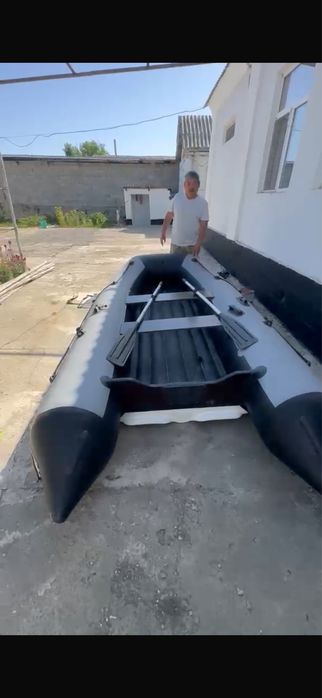 Надувная лодка с мотором