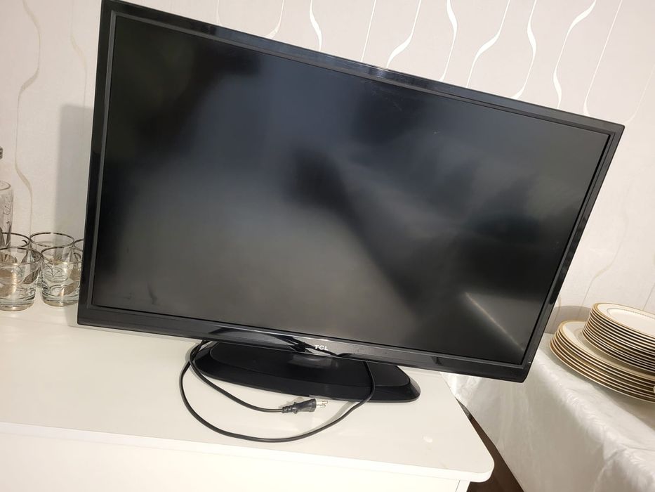Продам телевизор TCL