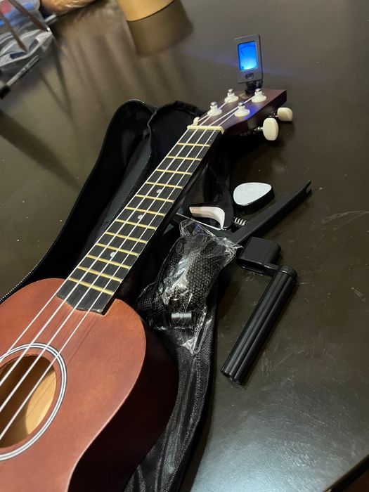 Продается укулеле комплект