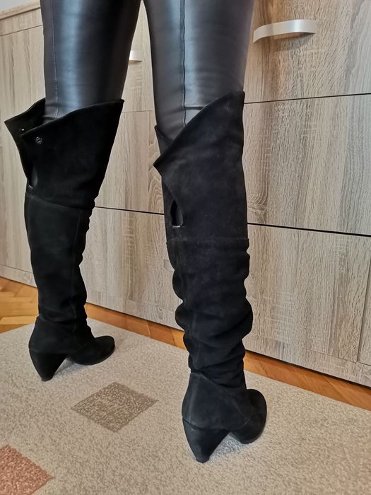 Vând cizme piele damă - model Muschetar. Măr. 39.