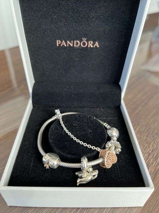 Различни аксесоари на Pandora, Guess, Hawkers и др.