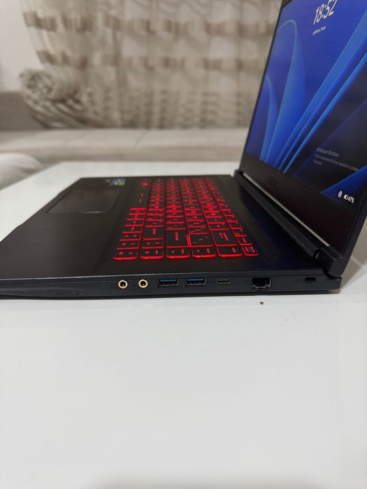 Ноутбук MSI с RTX 20 серия / Intel Core i5 / 8GB / 256GB SSD